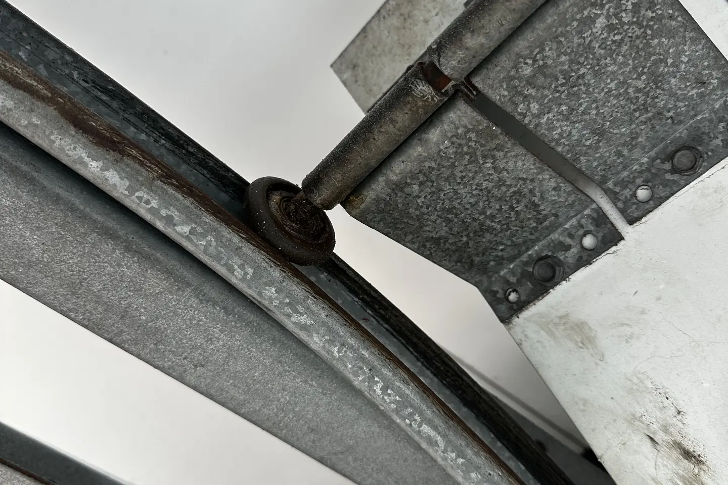 Professional garage door roller, hinge & hardware repair work